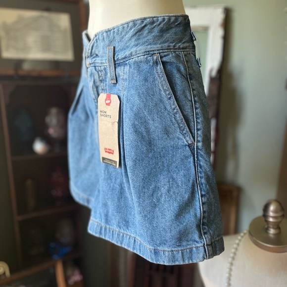 LEVIS MOM SHORTS SIZE 30 HIGH RISE RELAXED A LINE - Picture 2 of 16
